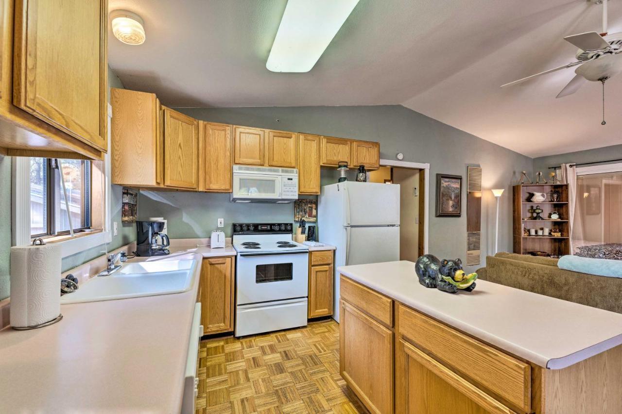 Show Low Home With Deck And Fire Pit, Near Trails Esterno foto